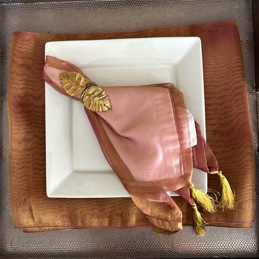Accent de Ville decorative organza napkins and runner